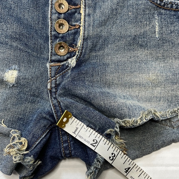 FREE PEOPLE Denim Shorts Blue Distressed Raw Hem Button Fly 32x3 Womens Size 24 - Picture 11 of 11